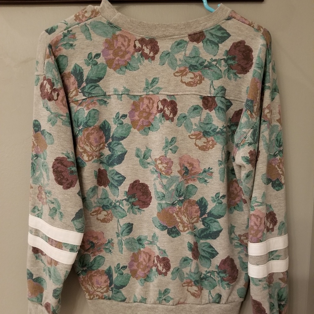 🌹Cute Rose sweat shirt - Picture 3 of 4